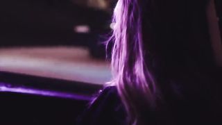 Ad una festa di negri mi sfilano la ragazza e la sfondano