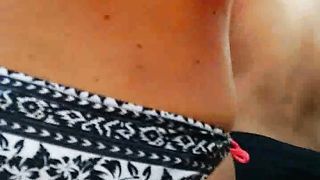 culona di 26 anni balla al mare