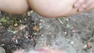 Mi faccio inculare nel boschetto vicino casa