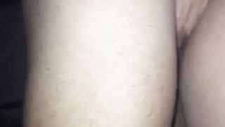 Matura prende un giovane cazzo in culo