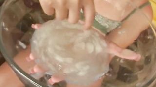 Biondona zoccola beve tanta sborra