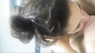 18enne spagnola fa il suo primo pompino