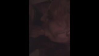 Donna mi succhia molto profondamente