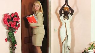 Sesso con calda segretaria tettona