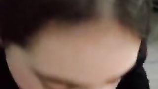 Le inonda la faccia di sborra