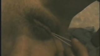 Le sfilo le palline dalla figa bagnata...