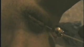 Anteprima del video: Le sfilo le palline dalla figa bagnata...