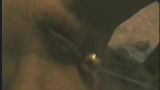 Le sfilo le palline dalla figa bagnata...