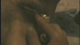 Le sfilo le palline dalla figa bagnata...