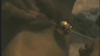 Le sfilo le palline dalla figa bagnata...