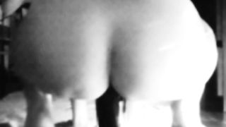 Pt 2°. La mia schiava si sfonda la fica...