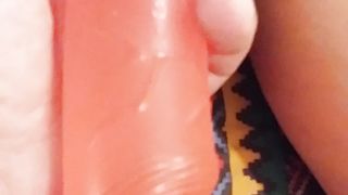 Alla milf piace il dildo nel culo