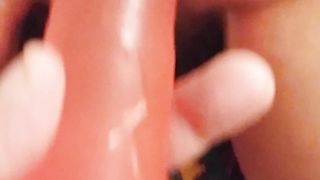 Alla milf piace il dildo nel culo