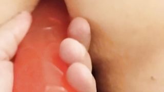 Alla milf piace il dildo nel culo