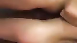 Amiche si scopano in doccia