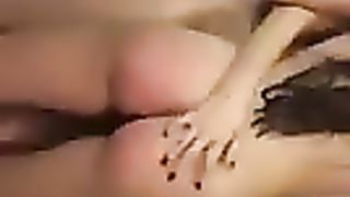 Amiche si scopano in doccia