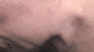 Un pompino mentre il vibratore lavora sulla figa