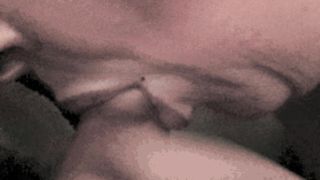 Anteprima del video: Un pompino mentre il vibratore lavora sulla figa