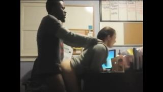 Ragazza in Erasmus montata da un negro