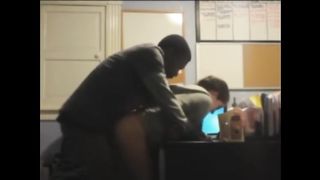 Ragazza in Erasmus montata da un negro