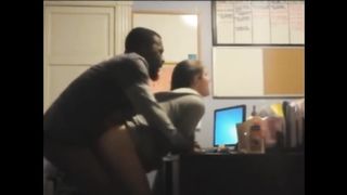 Ragazza in Erasmus montata da un negro