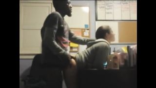 Ragazza in Erasmus montata da un negro