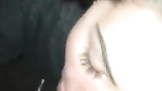 Studentessa italiana spompina un nero in un vicolo