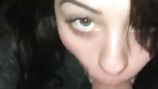 Studentessa italiana spompina un nero in un vicolo