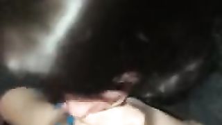 Studentessa italiana spompina un nero in un vicolo