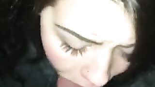 Studentessa italiana spompina un nero in un vicolo