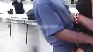 Porco Sardo scopa una prostituta nigeriana