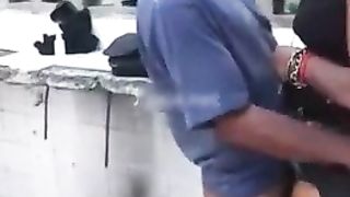 Porco Sardo scopa una prostituta nigeriana