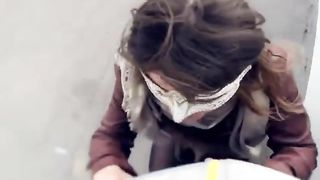 Mi tira una pompa con ingoio per strada!