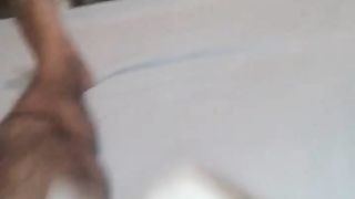 Mi masturbo pensando le piante dei piedi sporche delle femmine