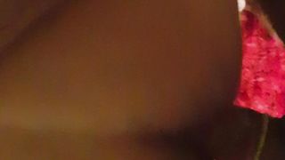 Mentre il mio amico mi scopa...