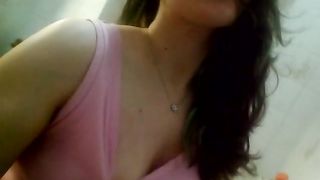 Amica gioca con le sue tette