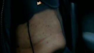 La slave Cagna in un car parking