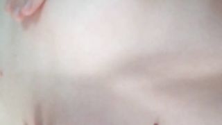 Mi accarezzo le tettine