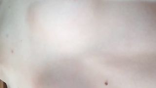 Mi accarezzo le tettine