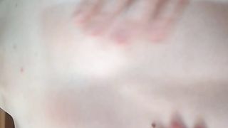 Mi accarezzo le tettine