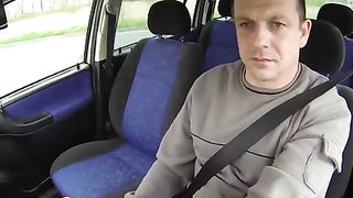 Troia lavora in auto