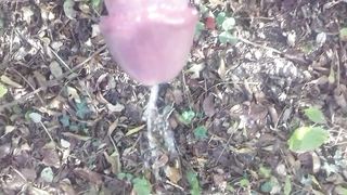 Piscio nel boschetto