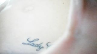 Mia moglie Giulia si strizza i capezzoli