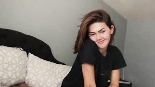 La trans mi sega e mi ciuccia il pene