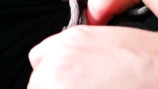 La mia ragazza mi sega in auto