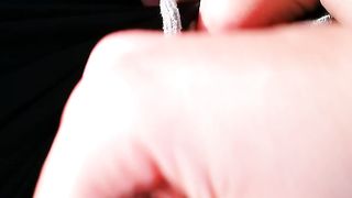 La mia ragazza mi sega in auto