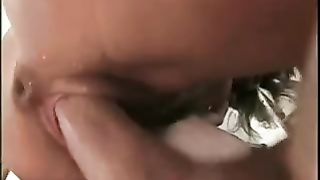 Sexy bionda inculata sulle scale