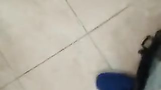 QUANTO MI PIACE ESSERE GUARDATO DALLE MIE AMICHE TROIE MENTRE MI SEGO