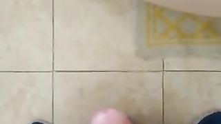 QUANTO MI PIACE ESSERE GUARDATO DALLE MIE AMICHE TROIE MENTRE MI SEGO