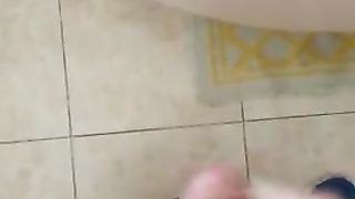 QUANTO MI PIACE ESSERE GUARDATO DALLE MIE AMICHE TROIE MENTRE MI SEGO